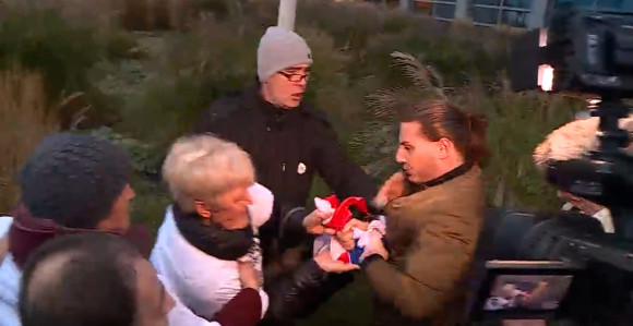 Incident ispred sudnice u Hagu