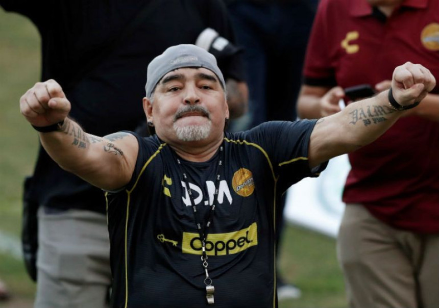 Taj ludi, ludi Maradona!