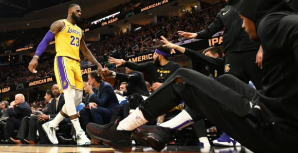 Џејмс на "Хвала ти, Леброне" одговорио са 32+14+7!