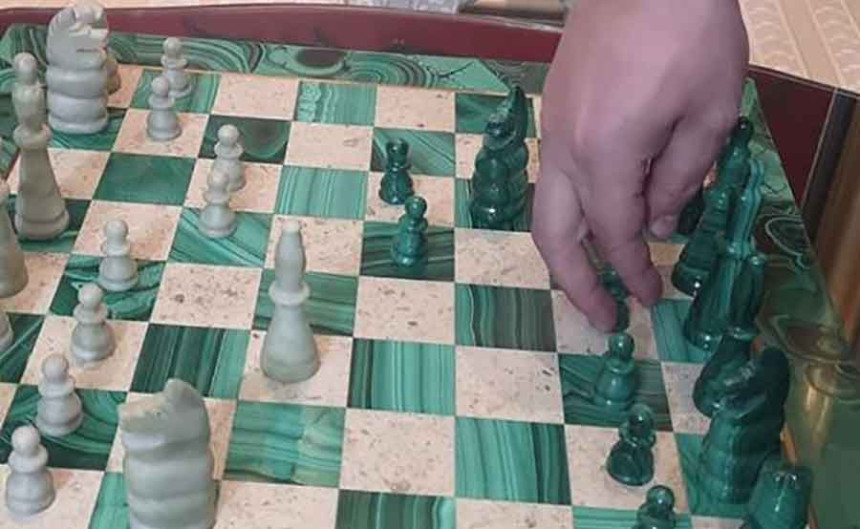 Vučić odigrao partiju šaha sa Pahorom