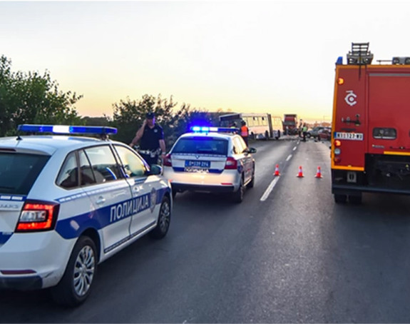 Mladić poginuo u sudaru autobusa i automobila 
