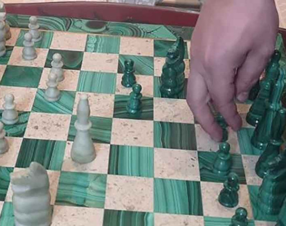Vučić odigrao partiju šaha sa Pahorom