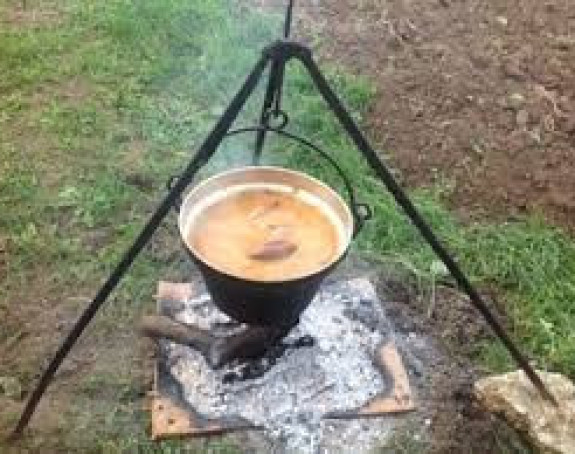 Indija: Dječaci pali u vruću supu pa preminuli 