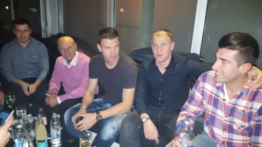 Видео: Кад Џеко части Шабана и музиканте...!