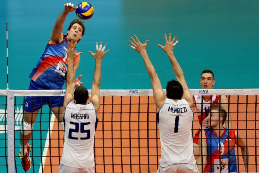 Видео: Атанасијевић смечом послао ривала у болницу!