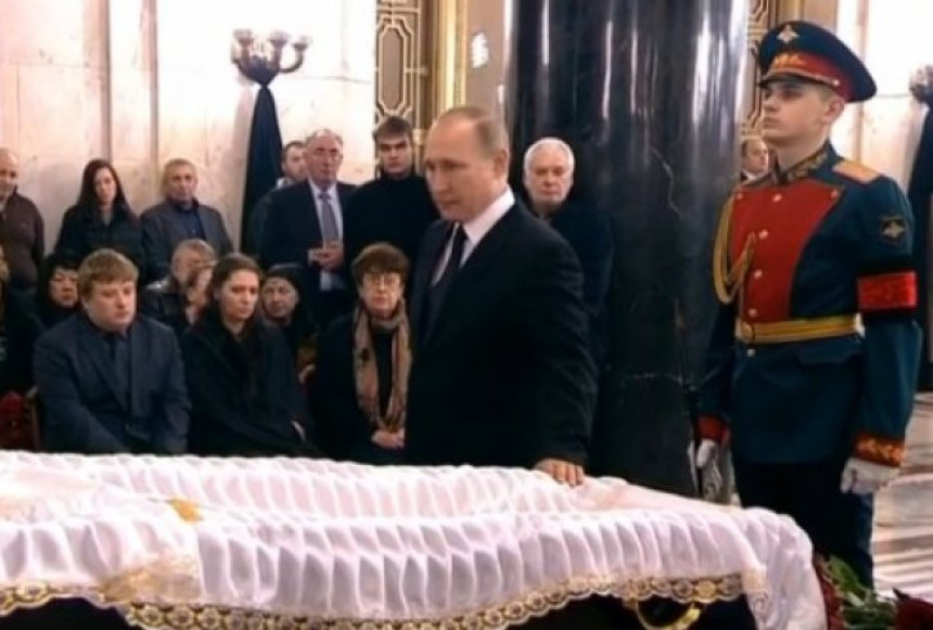 Сахрањен руски амбасадор Карлов