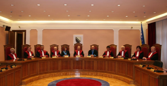 "Stranci treba da idu iz Ustavnog suda"