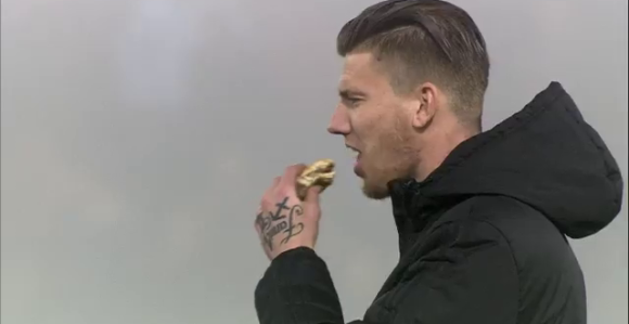 Видео: Бизаран разлог за казну фудбалеру Фејнорда!