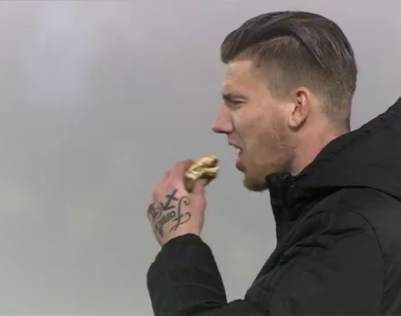 Видео: Бизаран разлог за казну фудбалеру Фејнорда!