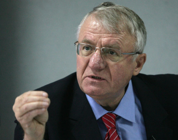 "Podržaću Vučića ako se odrekne EU"