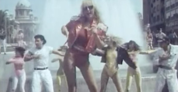 Ko to "džuska" pored Lepe Brene? 