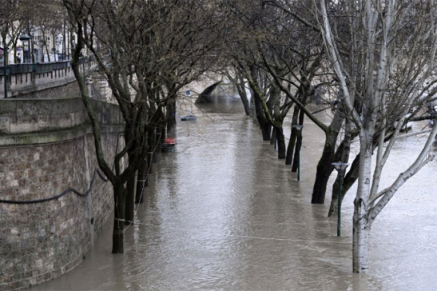 Izlila se rijeka Sena u Parizu