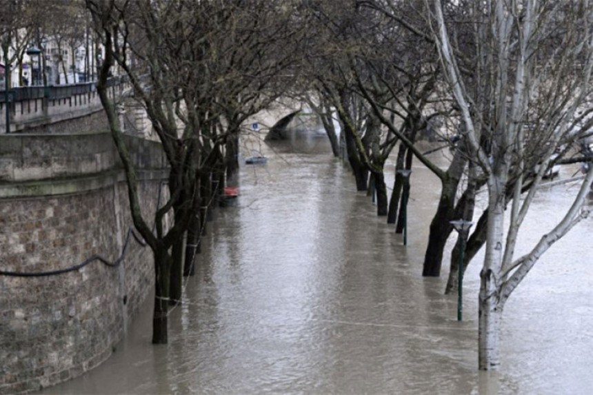 Izlila se rijeka Sena u Parizu