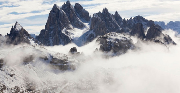 Лавина евакуише туристе у Италији