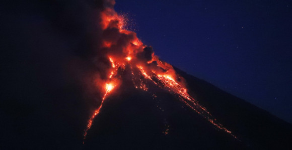 Majon počeo da ”bljuje lavu”