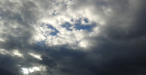 Danas oblačno uz slabe padavine