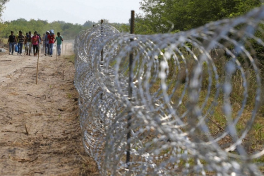Мађарска гради ограду према Србији