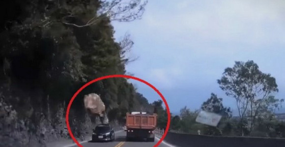 Stijena za dlaku promašila vozače