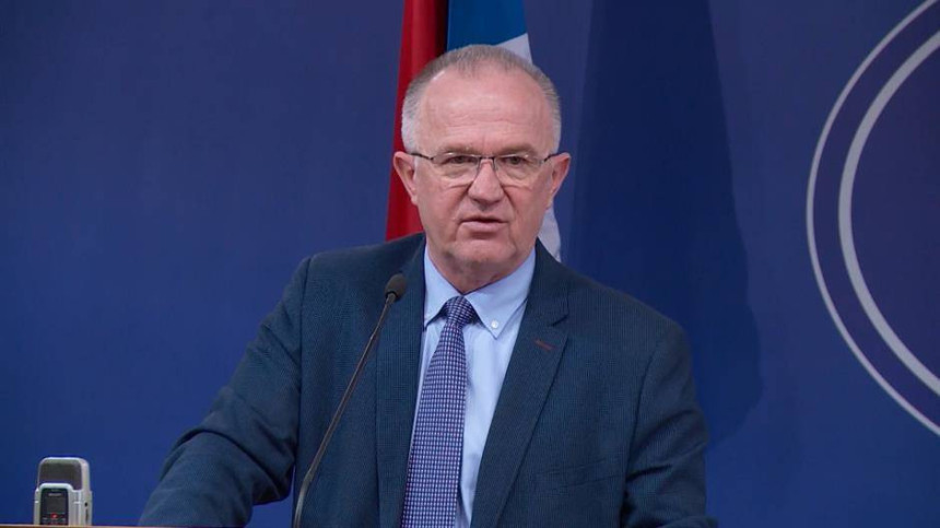 Čavić može biti i v.d. i poslanik