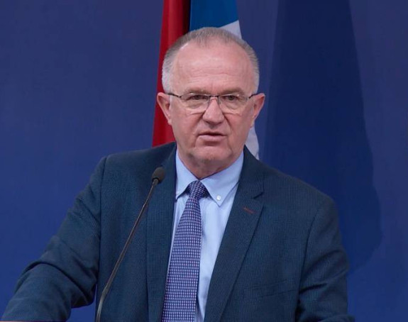 Čavić može biti i v.d. i poslanik