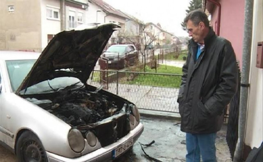 Zapaljen automobil Gorana Vajkića