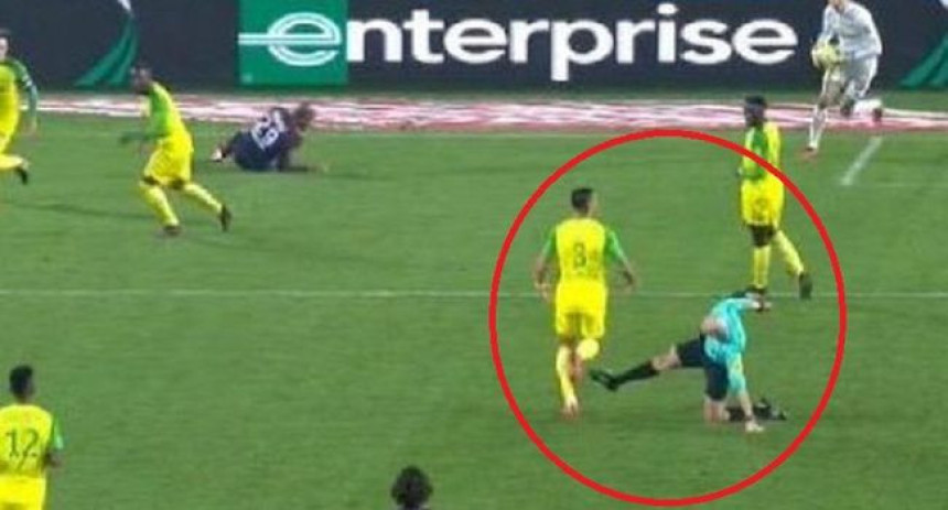 Video: Pamtiće se samo saplitanje i crveni karton...!