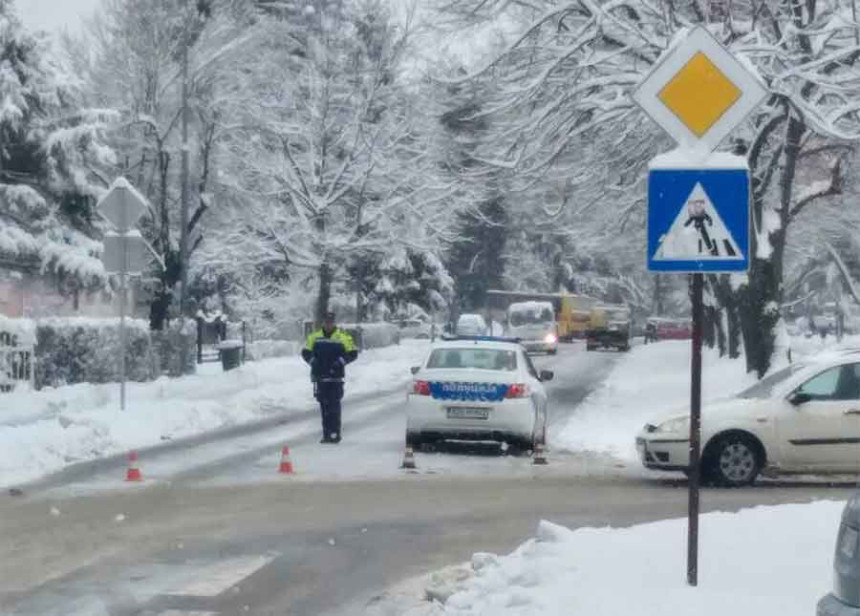 Autobus sletio s puta u Doboju