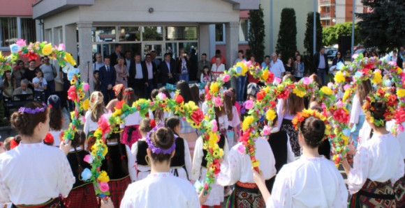 Vrbica: Lazarice igrale pod Majevicom 