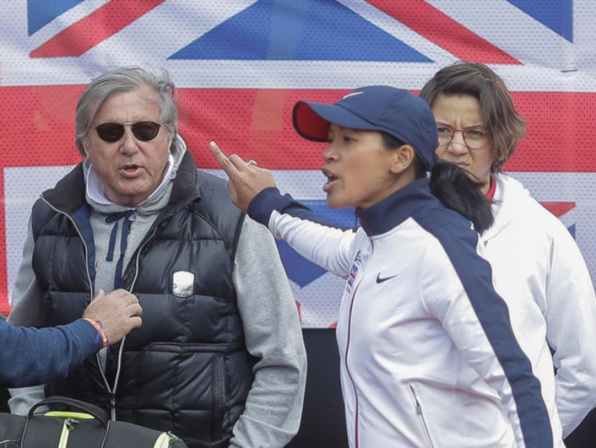 Video: Nastase ih zarazio, Rumunke zaratile sa Britankama!