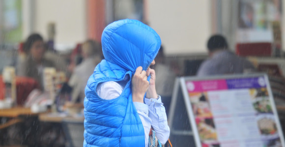 Oblačno vrijeme sa slabom kišom