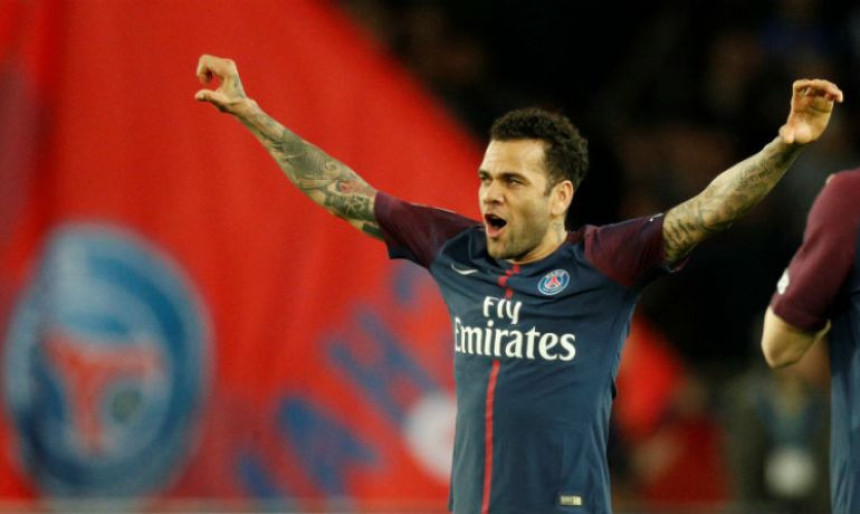 Alves: Sutra bih se vratio u Barselonu!