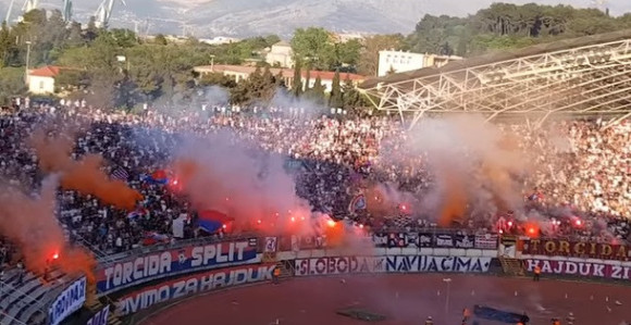 Video: Torcida tukla fudbalere svog Hajduka!
