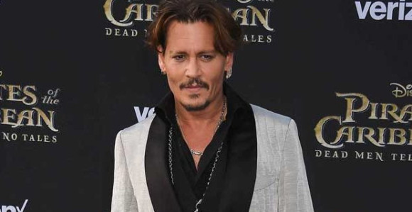 Advokati napustili Džonija Depa