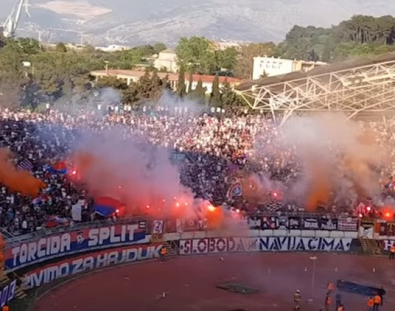 Видео: Торцида тукла фудбалере свог Хајдука!