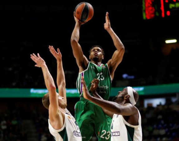 Igrač Unikahe se srušio na teren!