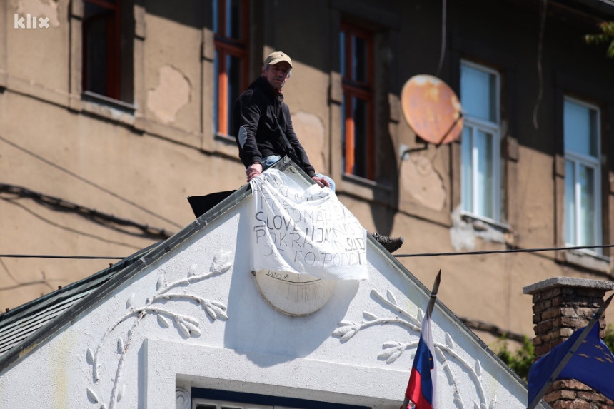 Hoće da skoči s krova slovenačke ambasade