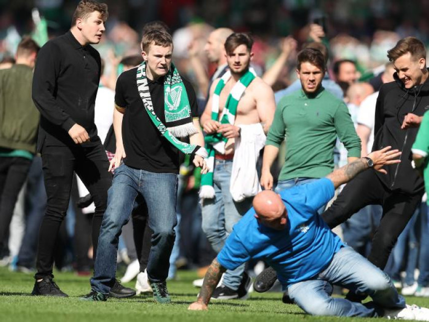 Video: Ovamo su kao bili "uzdržani"! Al' što tuku takvi?!