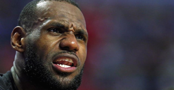 Video: Ko je "nokautirao" Lebrona?!