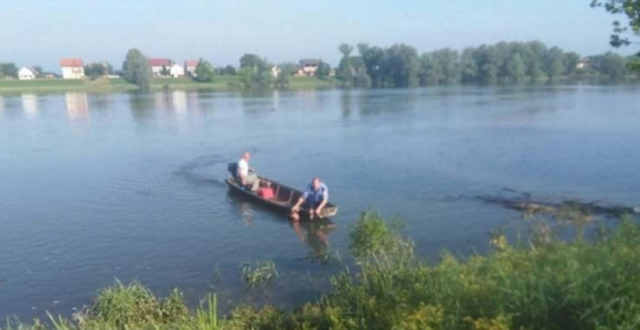 Gradiška: Policajci spasili čovjeka iz Save