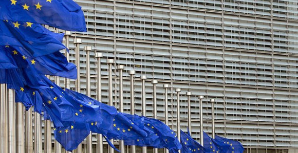 Zastave EU na pola koplja