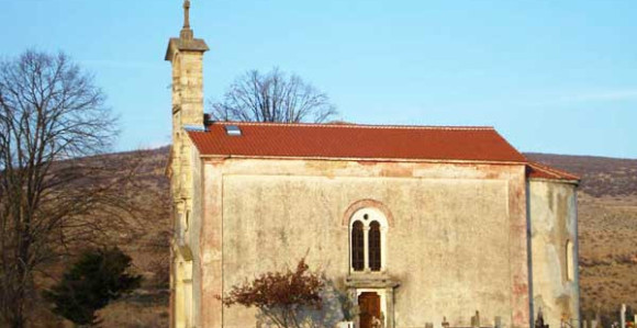 Ispisano "HDZ" na srpskoj crkvi