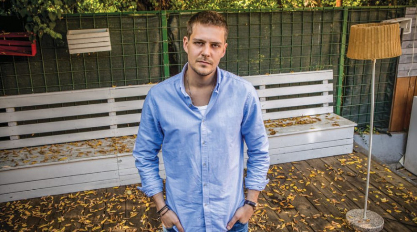 Udarac u oko: Miloš povrijeđen