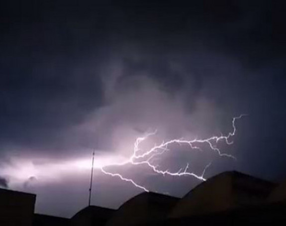 Grom zapalio kuću u Prijepolju