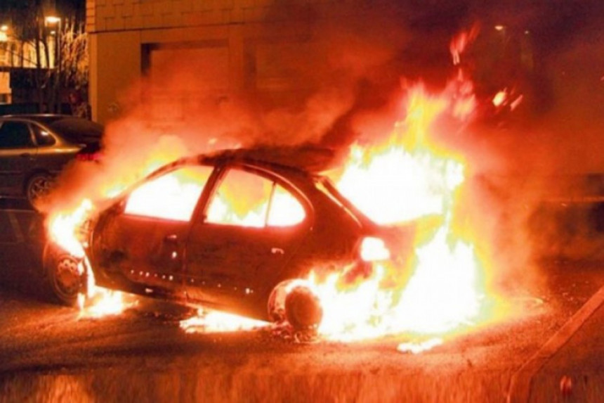 Свађа: На слави запалио ауто