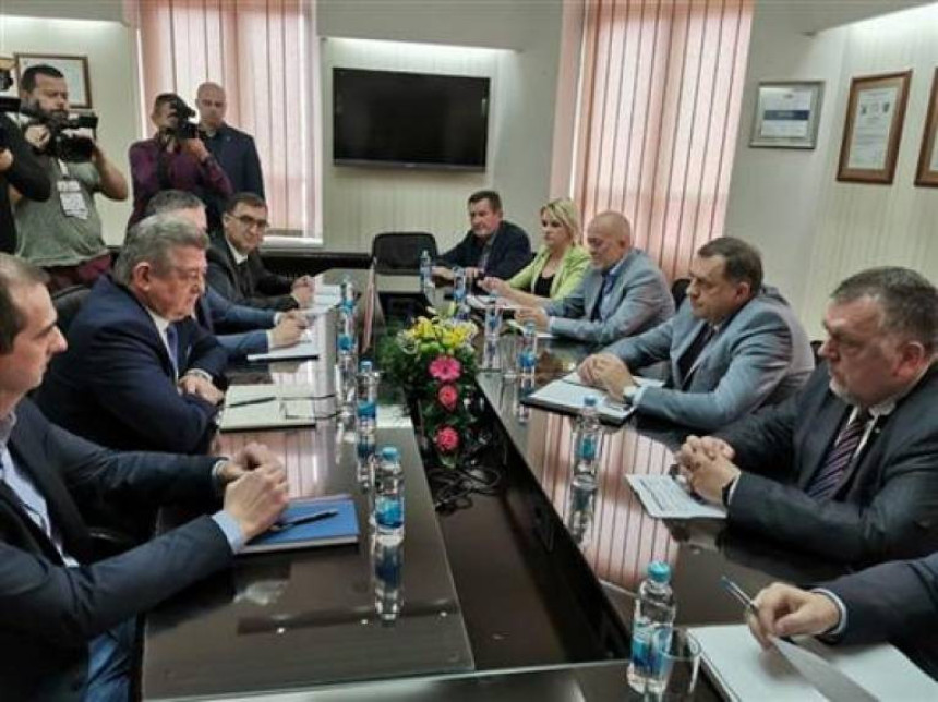 Dodik: Utvrđena trasa autoputa