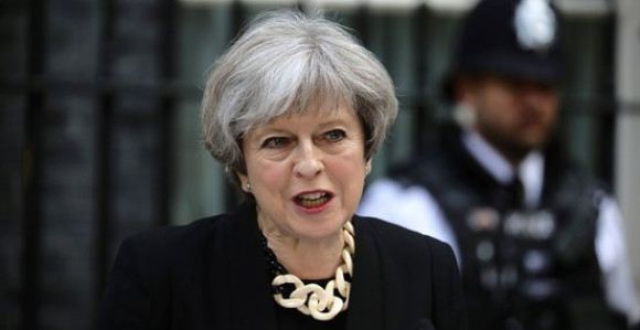 Težak udarac za premijerku Mej
