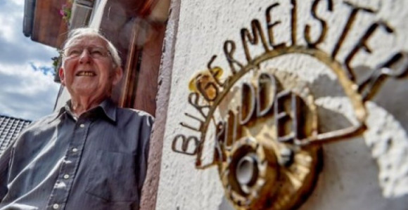 Odlazi nakon 56 godina mandata