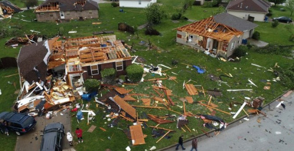 Snažan tornado: Poginulo troje