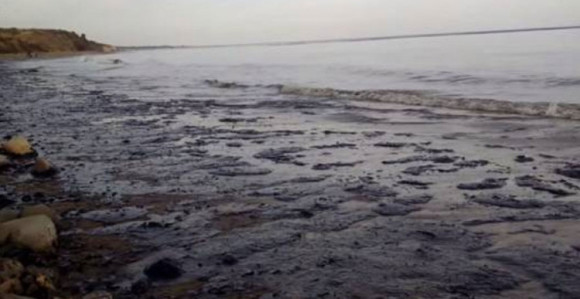 Izlilo se više od 100.000 litara nafte