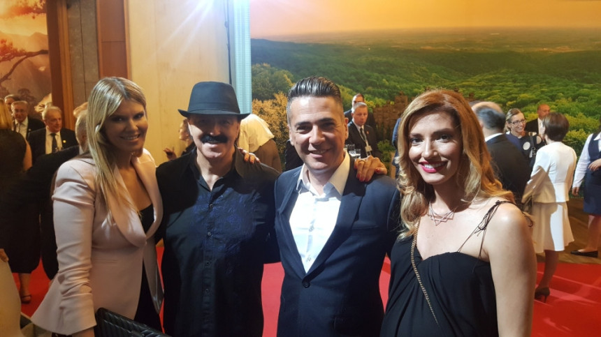 Cijela estrada kod Vučića